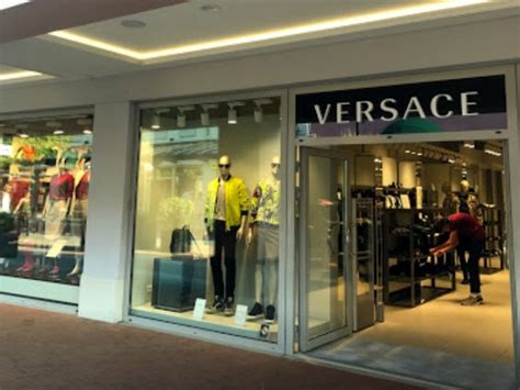 foto's van versace roermond|Versace Eindhoven Roermond .